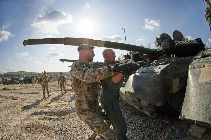 Украинские солдаты будут проходить обучение совместно с военными из 13 стран-членов НАТО и партнеров.
