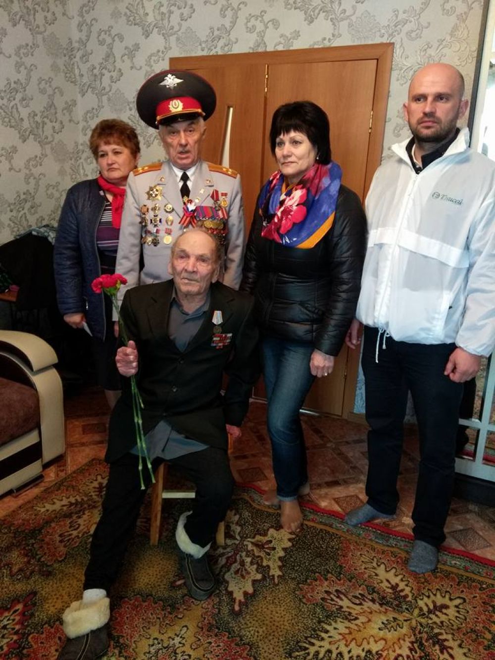 Пос. Дзержинское. Поздравляем участника Великой Отечественной войнв Резанова Льва Михайловича.