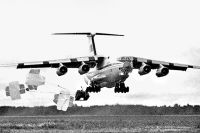 Десантирование БМД. Ил-76 летел на высоте 2-7 м от земли.