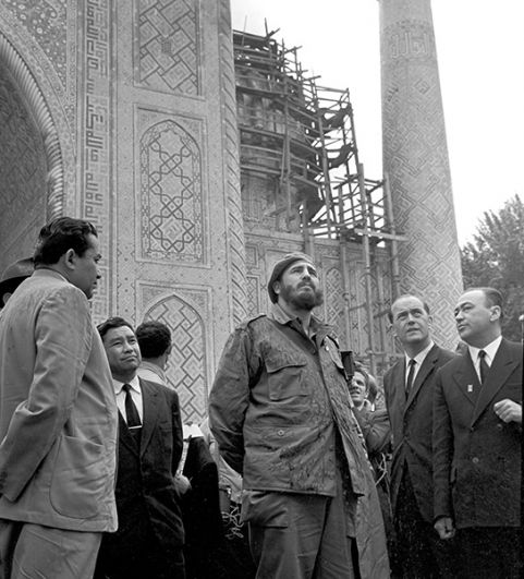 Кастро посетил Узбекскую ССР и ознакомился с достопримечательностями Самарканда.