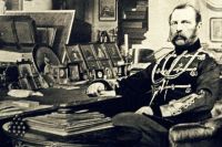 Александр II в своём кабинете.