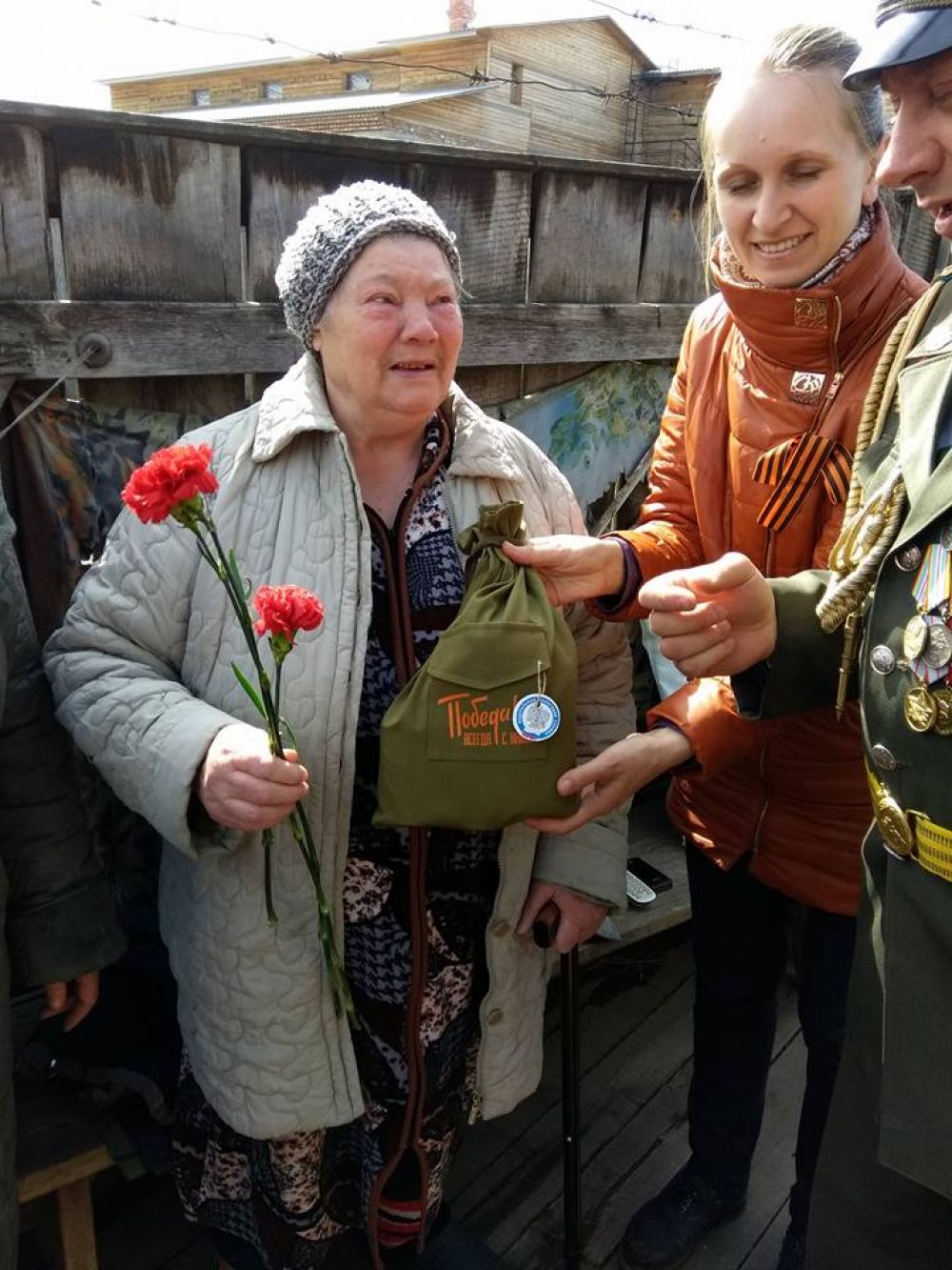 Пос. Богучаны. Поздравляем Надежду Анатольевну Лысенко. В три года ей было, когда началась блокада Ленинграда. Со слезами вспоминает те события.