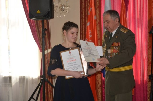Победителей конкурса «Воинская доблесть» наградили памятными призами.  