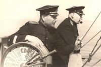 Азовчанин Николай Зиновьев (на переднем плане) всю жизнь посвятил флоту.
