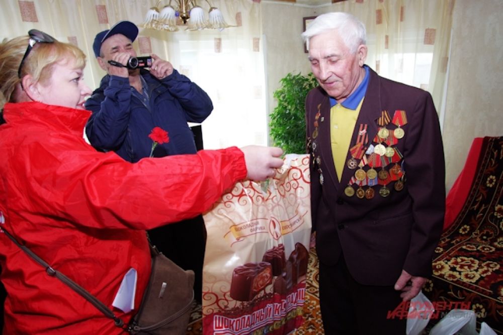 Ветеран Великой отечественной войны Иван Васильевич Анисимов. Сколько орденов на груди!