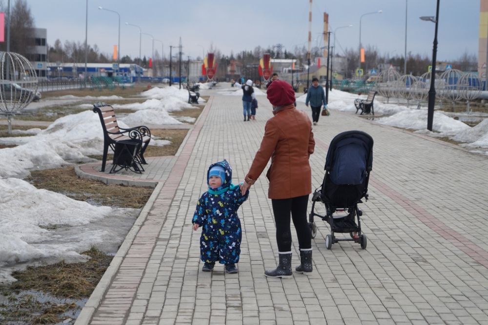 И всё ради детей, что любят гулять на «Аллее Славы». Здесь должно быть чисто