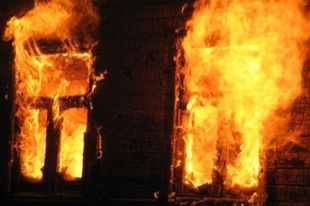 Предварительная причина пожара – неосторожность при курении.