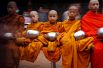 Буддийские монахи во время праздника Весак в Катманду, Непал.