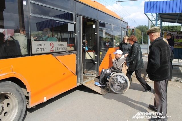 В прошлом году приобретено два низкопольных автобуса для перевозки маломобильных групп населения по городским автобусным маршрутам.
