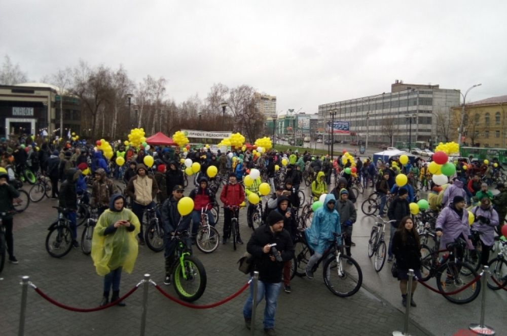 Велозабег стартовал от ГПНТБ в 15.15.