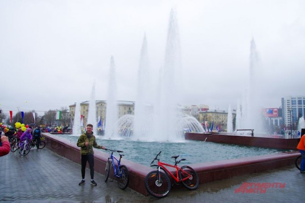 Так что фотографии с велопробега у некоторых получились вполне летними.