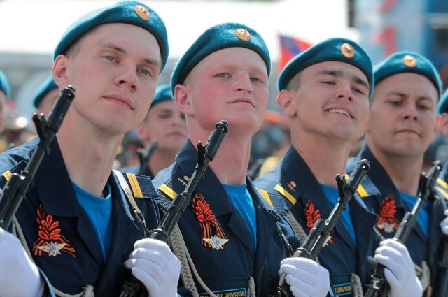 Парад войск Ростовского-на-Дону гарнизона состоялся 5 мая.