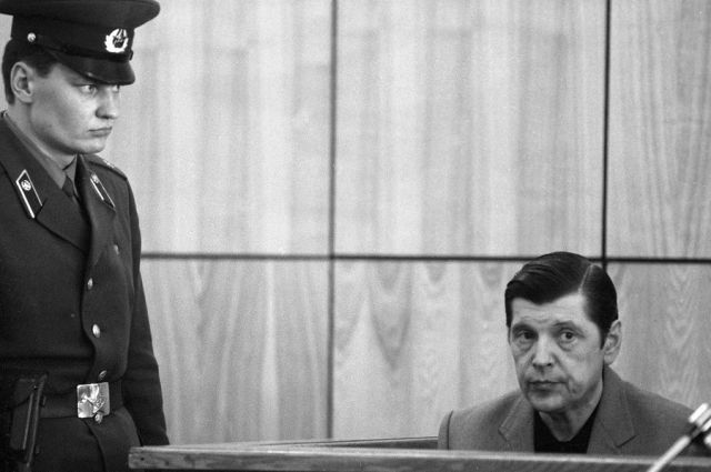 Бывший первый замминистра внутренних дел СССР Юрий Чурбанов на скамье подсудимых, 1988 г.