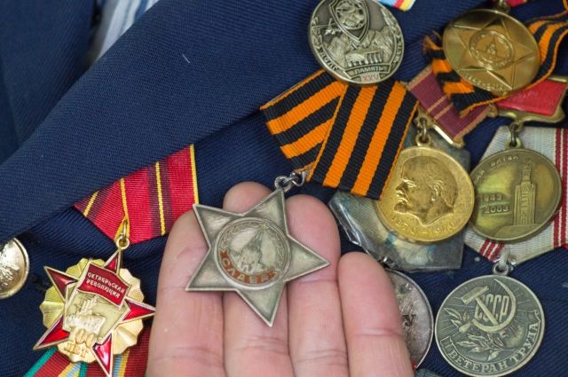 Ветераны ВОВ из Ханты-Мансийска получили подарки в канун 9 мая