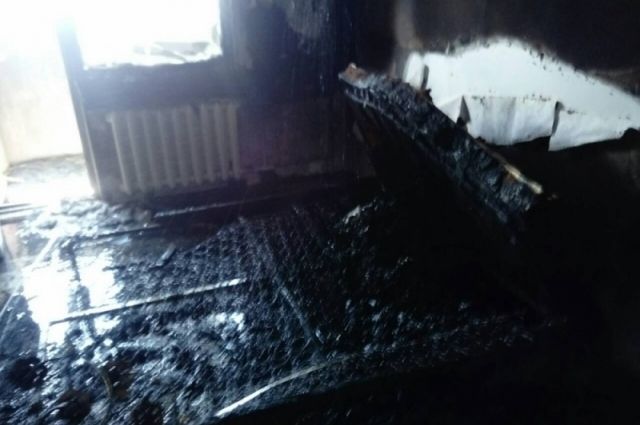 При пожаре на Карагандинской спасены 12 человек, среди них 5 детей.