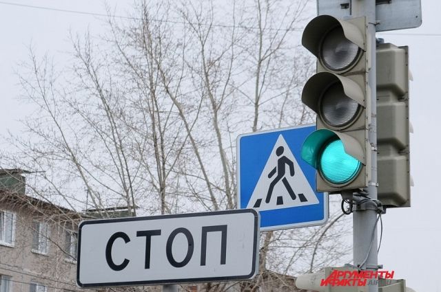 При этом на том же перекрёстке будет увеличена фаза работы разрешающего сигнала светофора для транспорта, движущегося по улице Трамвайной от улицы Дзержинского в направлении Красавинского моста.