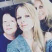 «З Мамою завжди дитинство... Привітайте від нашої сім`ї ваших... На фото - моя ніжна Мамочка і люба Свекруха, Клара Василівна... Зі святом нас, дівчата !» - гласит подпись Оли Фреймут под фото.