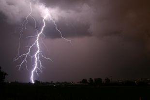 Спасатели предупредили украинцев о сильных шквалах и грозах