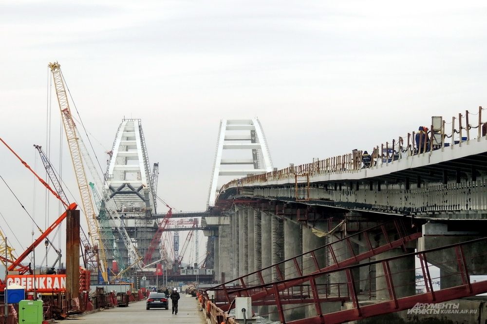 Вид на стройку с технологического моста. 23 марта 2018 года.