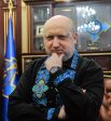 «С праздником вышиванки, друзья! Спасибо народной мастерице Olga Gutsal за эту замечательную вышитую сорочку. Носите украинское!» - написал Турчинов.