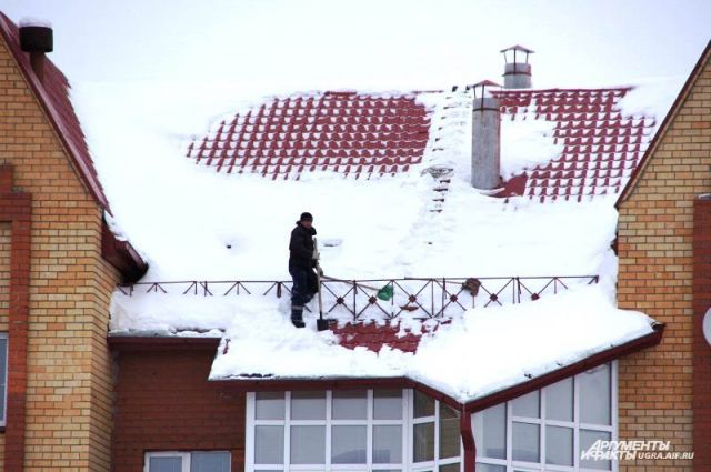 Очистку снега с крыши садика никто не производил