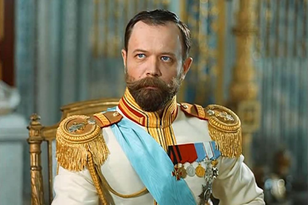 Актер Андрей Ростоцкий сыграл царя целых шесть раз. В 1989 году он исполнил эту роль в картинах «Свой крест», «Запрещенные люди» и «Европа танцевала вальс». В 1993 году снялся в фильмах «Раскол» и «Сны» (на фото), и, наконец, в 2001 году — в ленте «Жизнь и смерть Петра Столыпина».