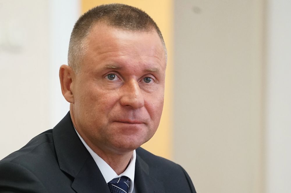 Заместитель директора Федеральной службы безопасности Евгений Зиничев сменил Владимира Пучкова на посту главы МЧС России.