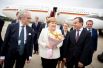 Посол Германии в России Рюдигер фон Фрич, канцлер Германии Ангела Меркель и губернатор Краснодарского края Вениамин Кондратьев в Международном аэропорту Сочи.