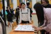 Студенты из Китая учат каллиграфии