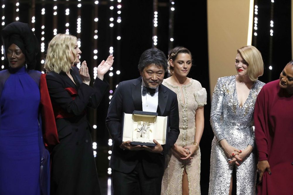 Японский режиссер Хирокадзу Корээда получил главный приз за фильм «Магазинные воришки».