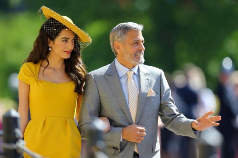 Также на церемонии присутствовали Джордж и Амаль Клуни. Амаль Клуни вновь была иконой стиля и привлекла внимание своим элегантным нарядом.