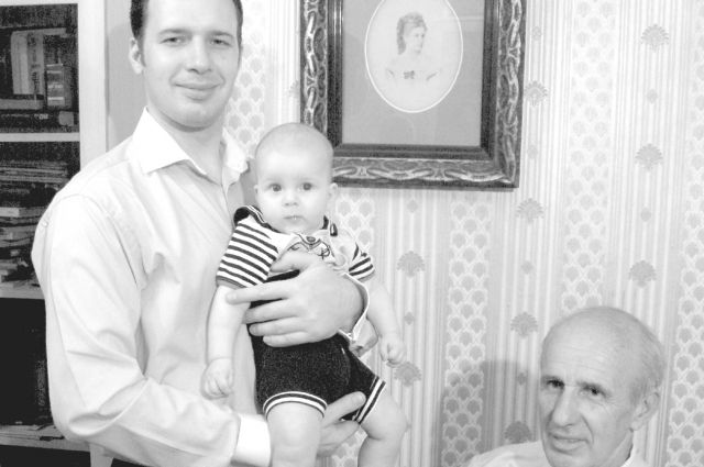 Три поколения фон Эссенов: Алексей Григорьевич (справа), его сын Николай и внук Райнхольд.