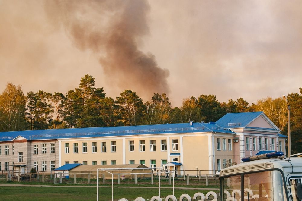 Пожар тушили около суток.