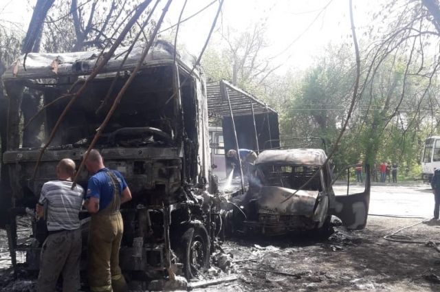 В Орске после ДТП загорелись грузовик и «ГАЗель», есть пострадавшие.