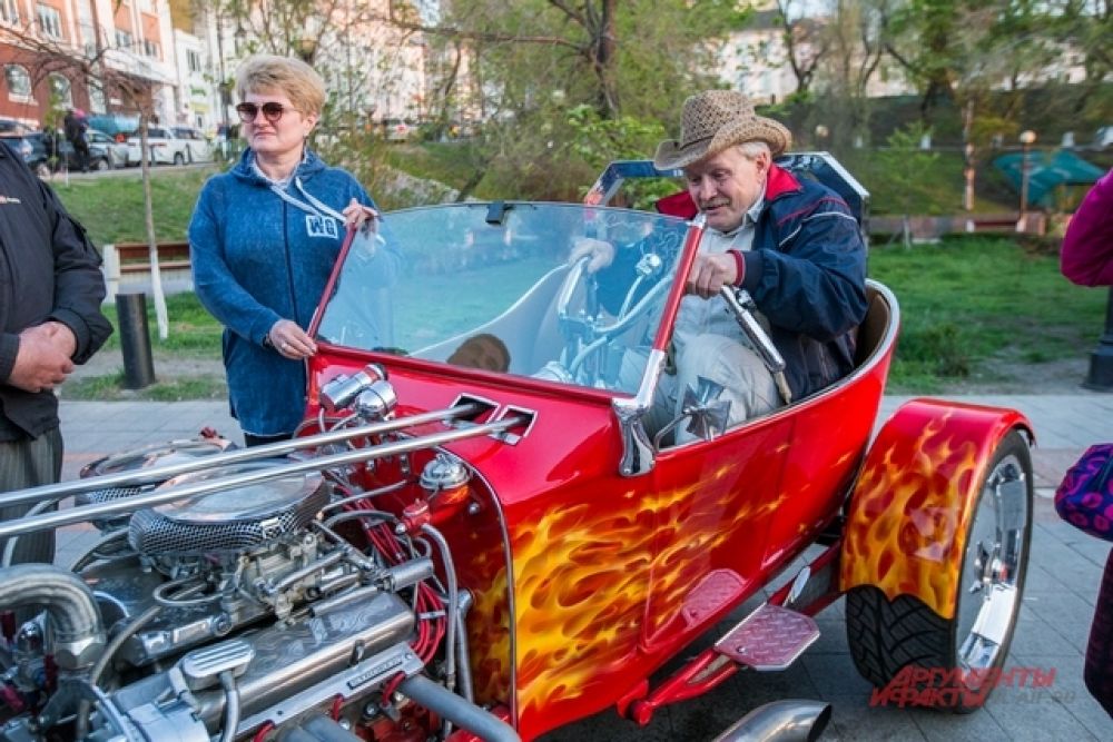 Вот бы дать газ до отказаза на этом историческом авто!