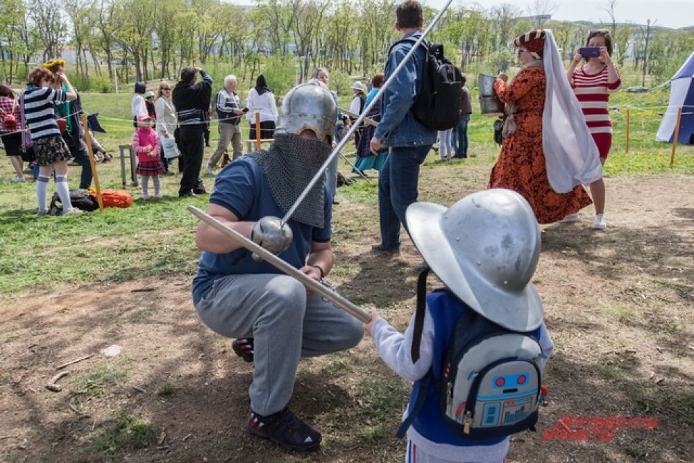На турнир выходили взрослые и дети.
