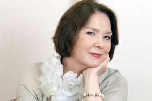 Лариса Голубкина.