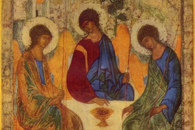 Самое знаменитое изображение Святой Троицы принадлежит руке Андрея Рублева.