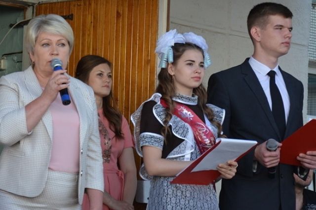 Поздравления депутатов - оренбургским выпускникам.