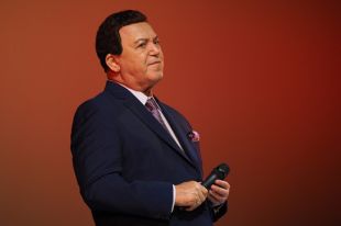Иосифа Кобзона лишили государственных наград Украины