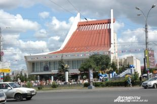 Директор омского музыкального театра Нэлли Бут - о планах на будущее.
