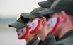 В пятницу, 25 мая украинские пограничники в масках цвета команды "Ливерпуль" встречали команду в аэропорту "Киев" им. Сикорского.