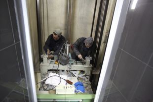 Лифт починят быстро, если сообщить о поломке в Мосжилинспекцию.
