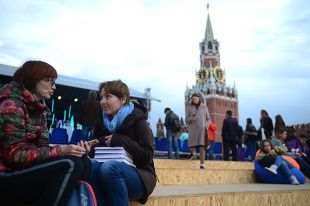 Посетители на творческих встречах в рамках книжного фестиваля «Красная площадь» в Москве. 2017 г.