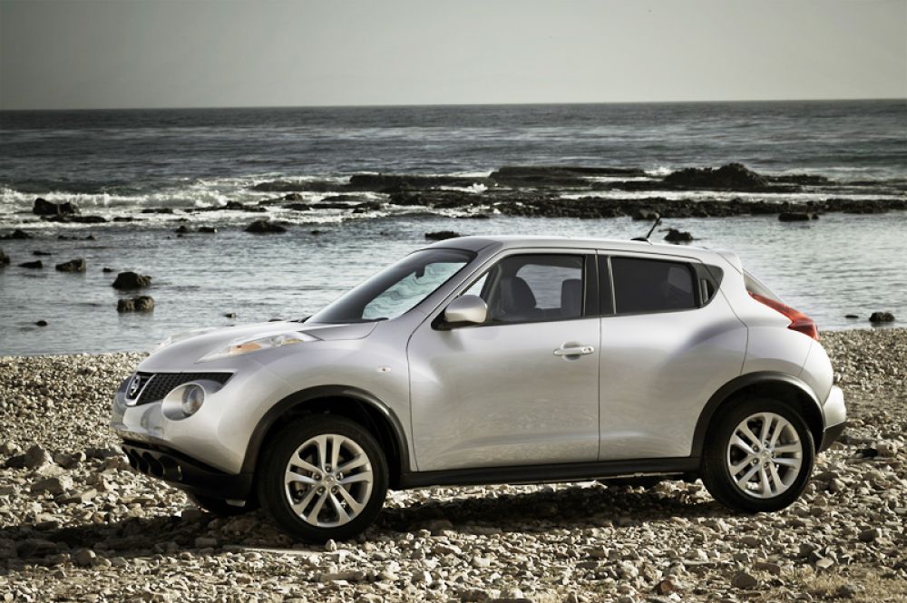 Nissan Juke. Еще один «психодел» появился в этом десятилетии и с момента старта продаж вызывает противоречивые реакции у автомобилистов. Они ненавидят Nissan Juke и покупают, словно под гипнозом. Хорошие ездовые характеристики и малые размеры вкупе с полным приводом позволили наделить его богатой палитрой эмоций. Nissan Juke есть даже в образе суперкара с технической начинкой от GTR. Он создавался по заказу богатого шейха с Востока, имя которого держится в тайне.