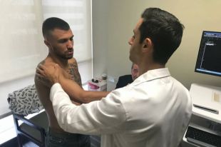 Популярному украинскому боксеру Ломаченко сделают операцию