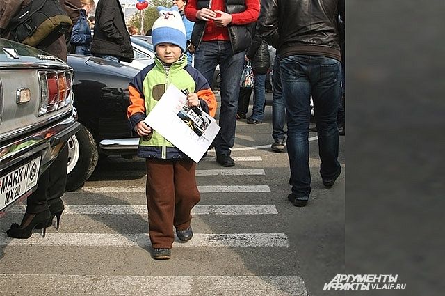 Перед наступлением летних каникул родителям важно напомнить детям о поведении на дорогах. 