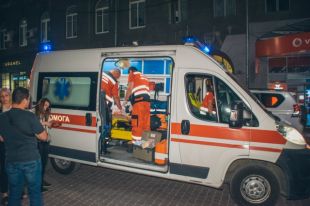В Киеве на Крещатике попыталась покончить с собой участница «Синего кита»