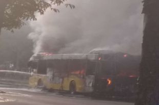 В Киеве на ходу воспламенился и взорвался пассажирский автобус
