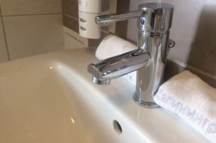 Холодная вода в жилых домах будет появляться на несколько часов в день.